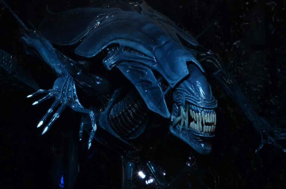 Aliens Xenomorph Queen Deluxe Action Figure Gallery Image 7
