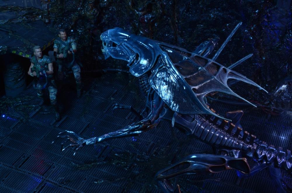 Aliens Xenomorph Queen Deluxe Action Figure Gallery Image 13