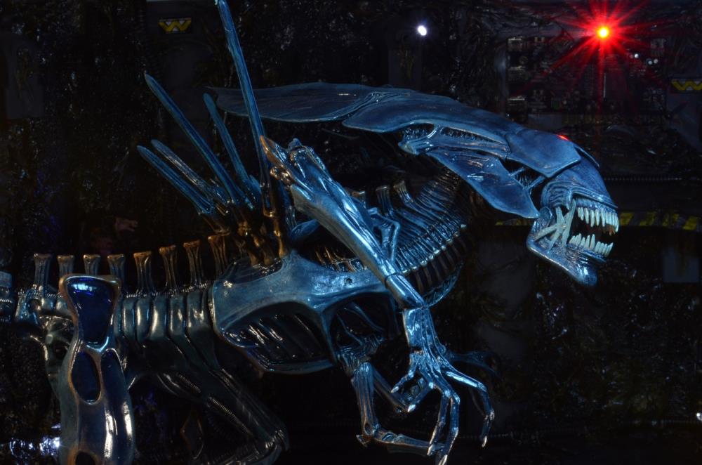 Aliens Xenomorph Queen Deluxe Action Figure Gallery Image 10