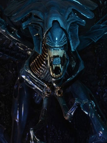 Aliens Xenomorph Queen Deluxe Action Figure Gallery Image 2