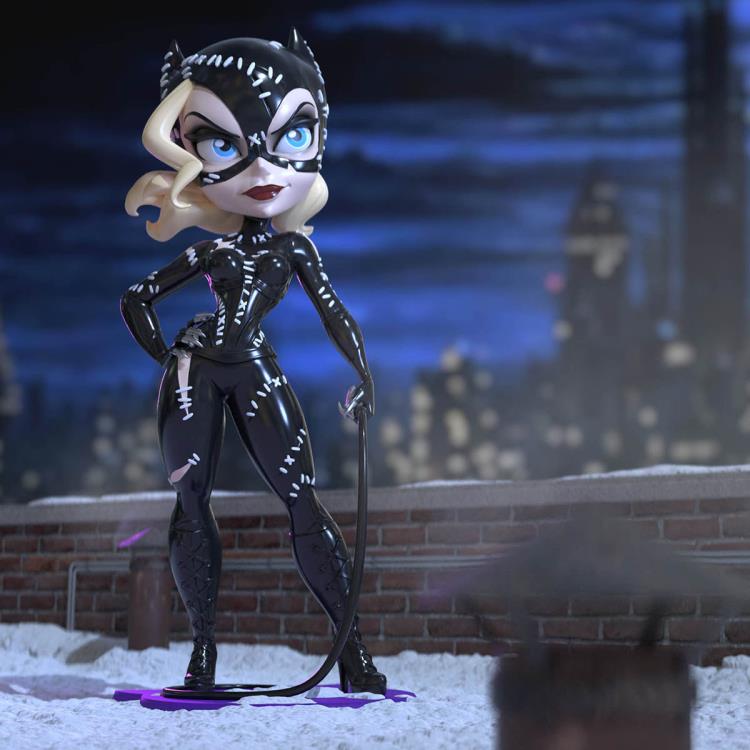 Batman Returns Catwoman Vinyl Figure Gallery Image 7