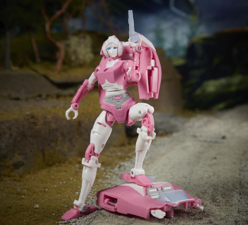 Transformers War for Cybertron: Earthrise Deluxe Arcee Gallery Image 3