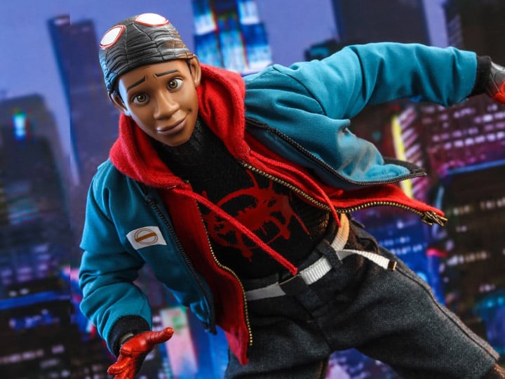 Spider-Man: Into the Spider-Verse MMS567 Miles Morales 1/6th Scale Collectible Figure Gallery Image 1