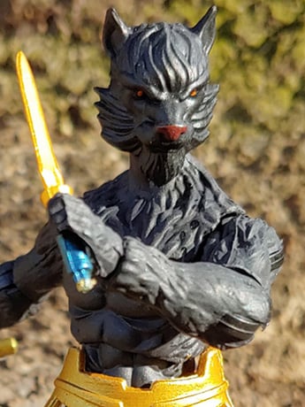 Animal Warriors of The Kingdom Mako Exclusive Limited Edition Figure Gallery Image 2