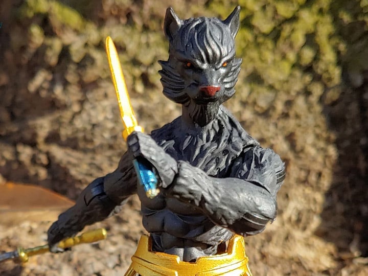 Animal Warriors of The Kingdom Mako Exclusive Limited Edition Figure Gallery Image 1