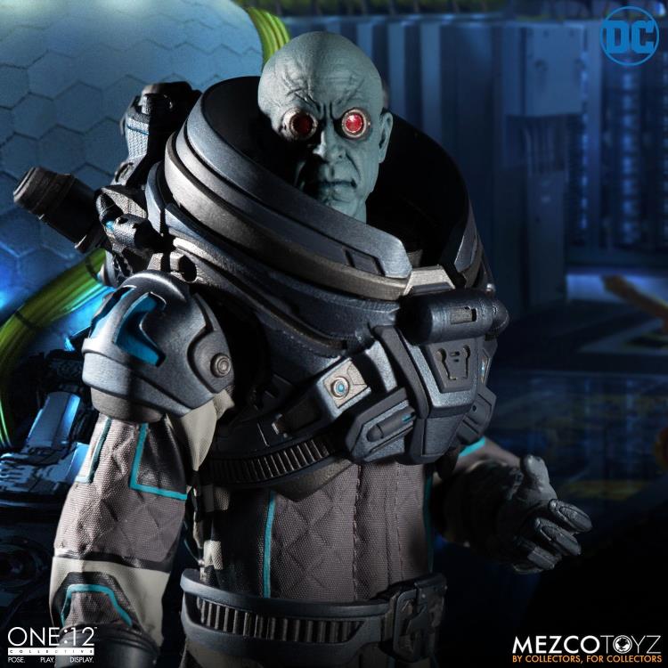 DC Comics One:12 Collective Deluxe Mr. Freeze Gallery Image 7