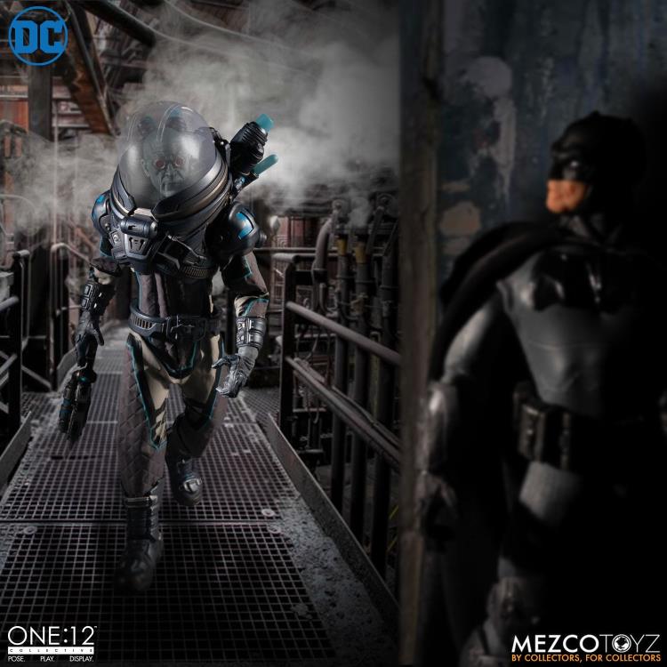 DC Comics One:12 Collective Deluxe Mr. Freeze Gallery Image 5