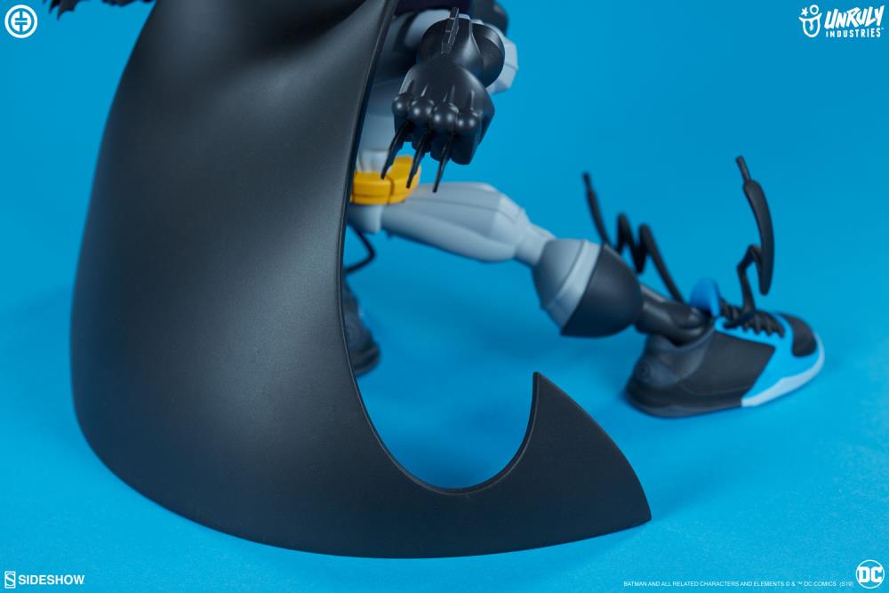 DC Comics Super Heroes in Sneakers Batman Limited Edition Figure Gallery Image 11