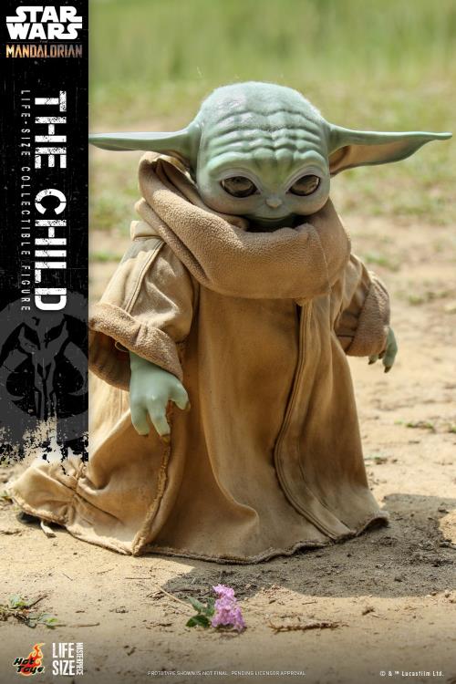 The Mandalorian LMS013 The Child Life-Size Collectible Figure Gallery Image 5