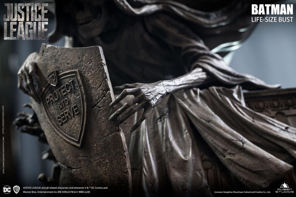 Justice League Batman Life-Size Bust Gallery Image 12