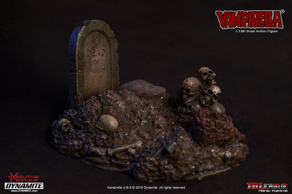 Vampirella 1/12 Scale Action Figure Gallery Image 14