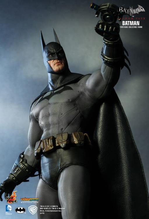 Batman: Arkham City VGM18 Batman 1/6th Scale Collectible Figure Gallery Image 5