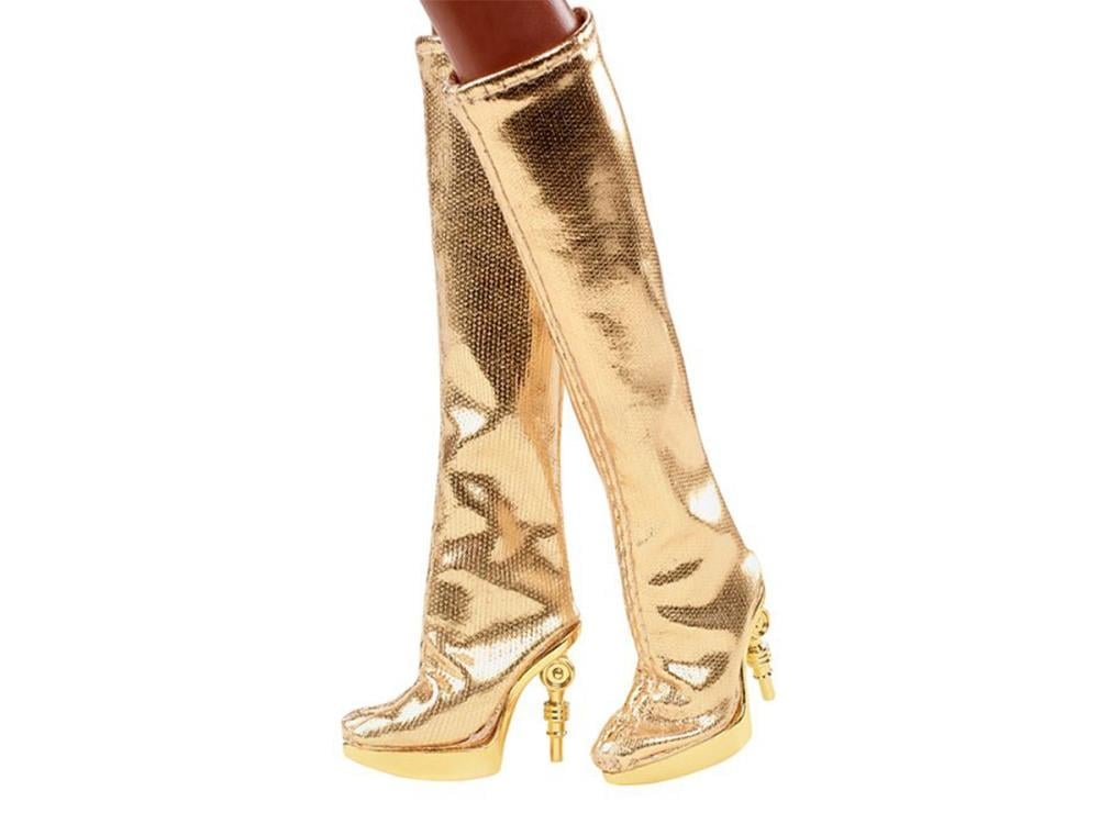 Star Wars C-3PO x Barbie Doll Gallery Image 14