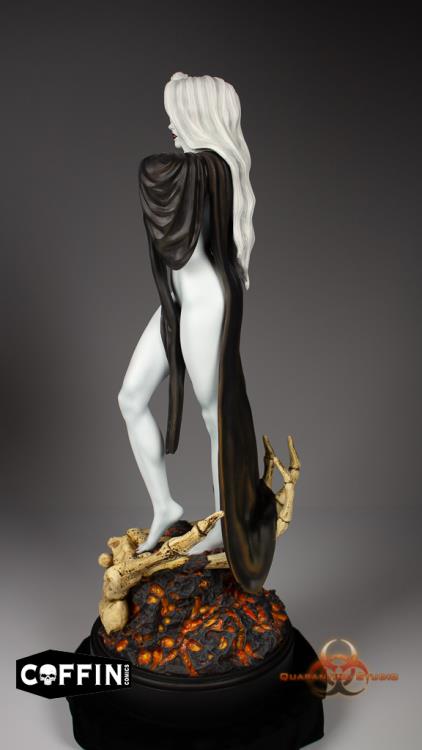 Lady Death: Seductress 1/6 Scale Statue Gallery Image 6