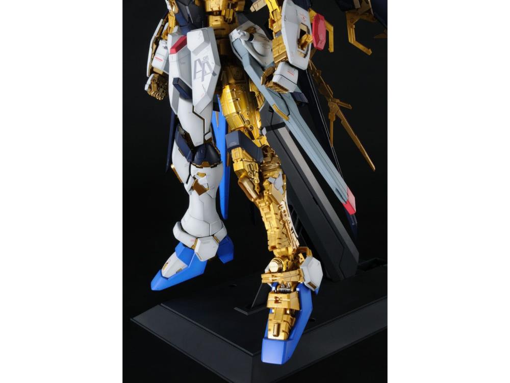 Mobile Suit Gundam SEED Destiny PG Strike Freedom Gundam 1/60 Scale Model Kit Gallery Image 10