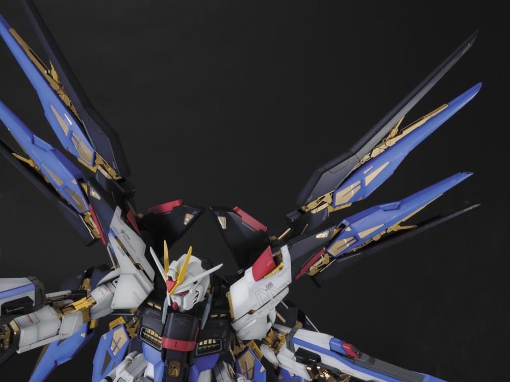 Mobile Suit Gundam SEED Destiny PG Strike Freedom Gundam 1/60 Scale Model Kit Gallery Image 11