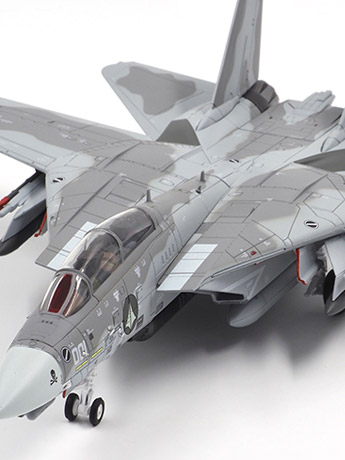Macross F-14 S-Type Kai (The Monochrome) 1/72 Scale Model Gallery Image 2