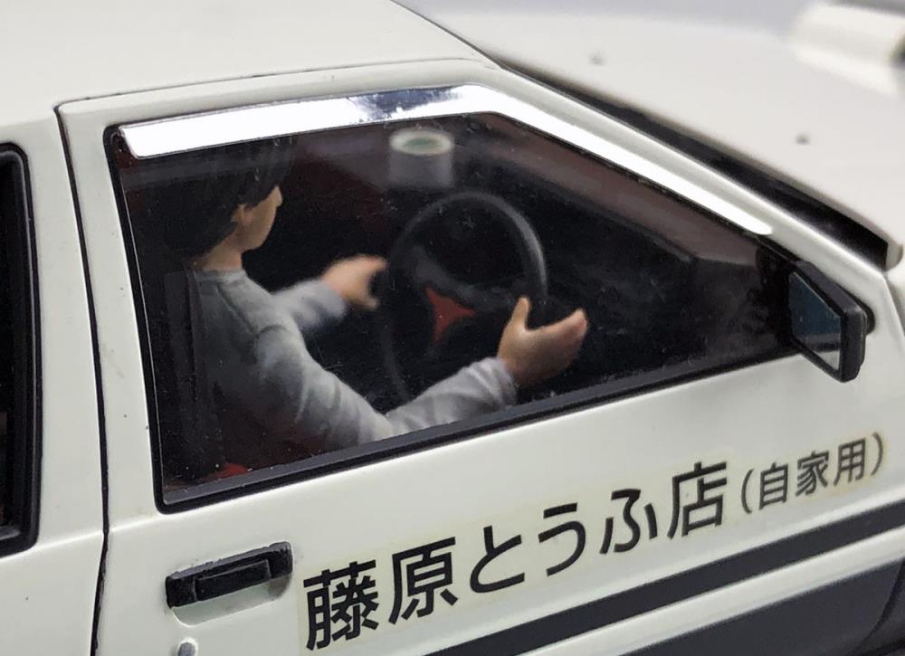 Initial D Takumi Fujiwara's AE86 Trueno (Project D Ver.) 1/24 Scale Model Kit & Figure Gallery Image 4