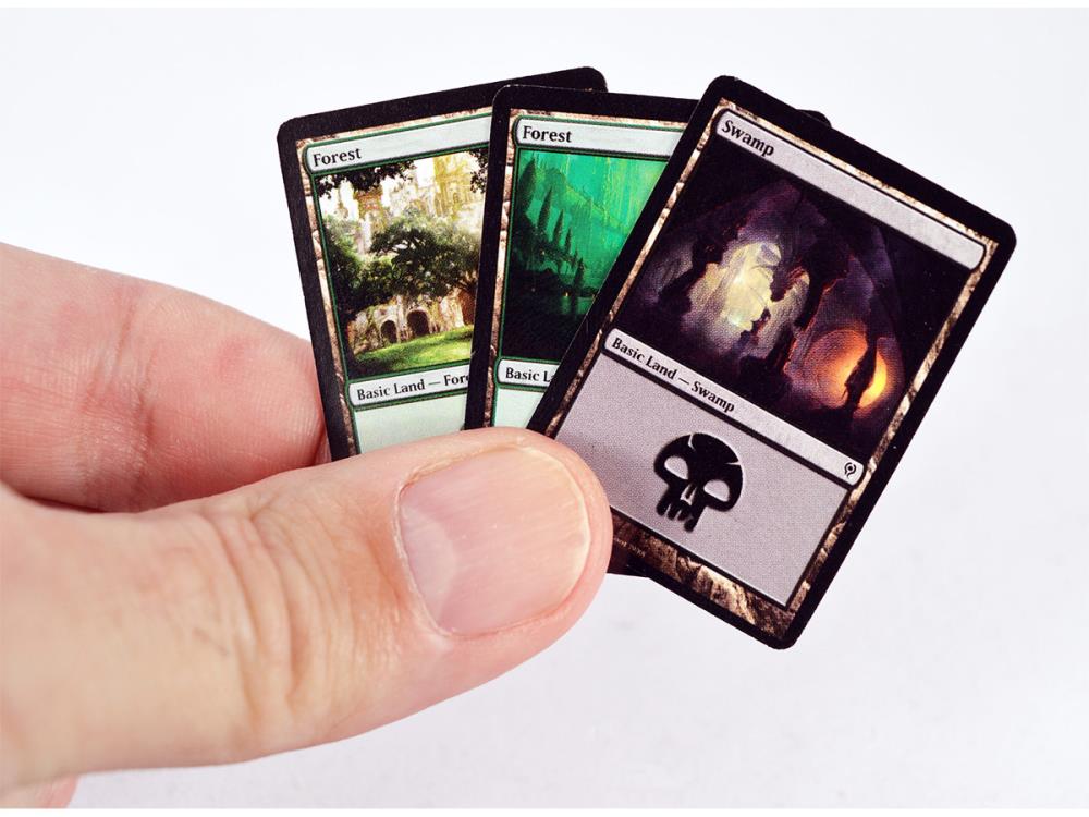 Magic: The Gathering World’s Smallest Jace vs. Vraska Duel Decks Gallery Image 4