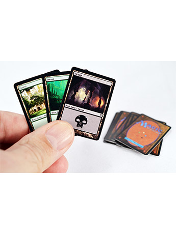 Magic: The Gathering World’s Smallest Jace vs. Vraska Duel Decks Gallery Image 2