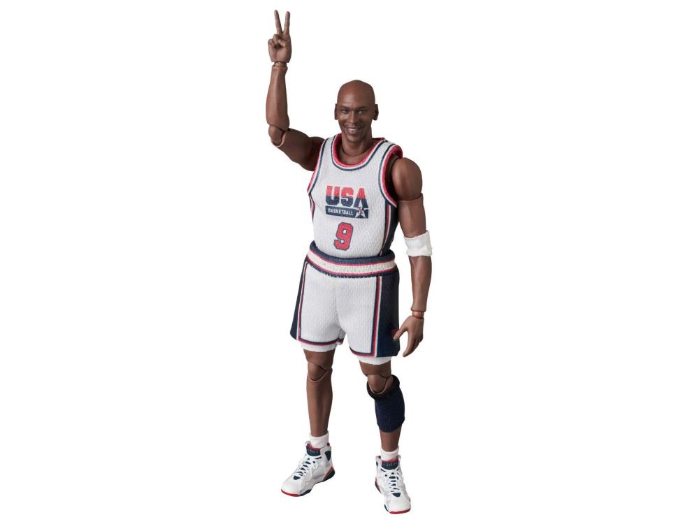 Michael Jordan (1992 Team USA) MAFEX No.132 Action Figure Gallery Image 6