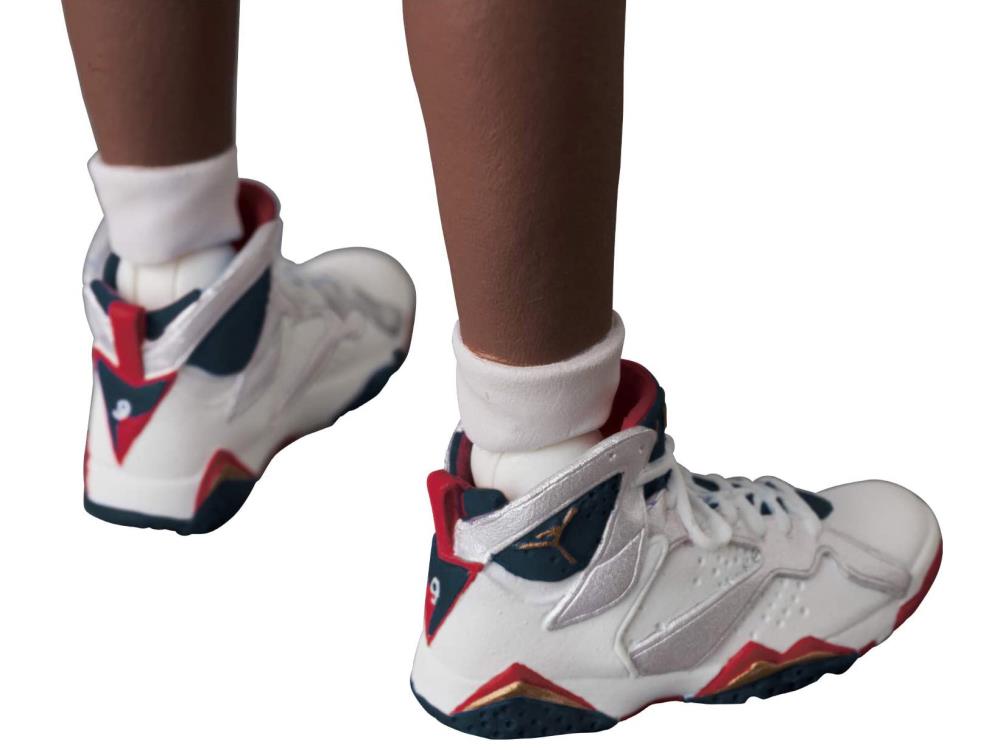 Michael Jordan (1992 Team USA) MAFEX No.132 Action Figure Gallery Image 13