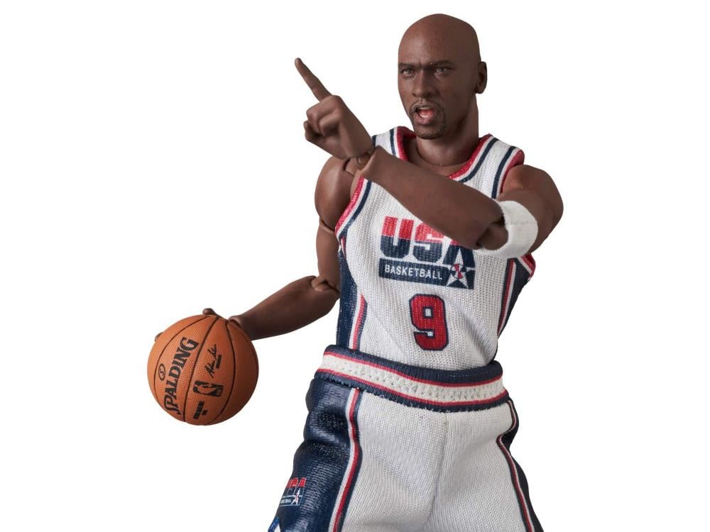 Michael Jordan (1992 Team USA) MAFEX No.132 Action Figure Gallery Image 10