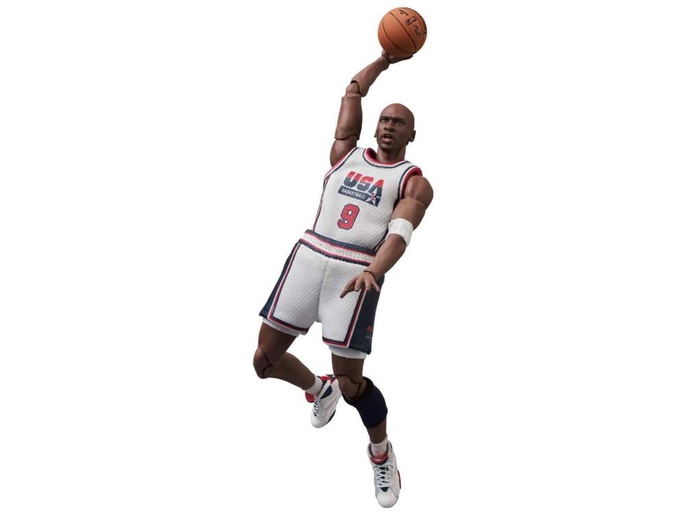 Michael Jordan (1992 Team USA) MAFEX No.132 Action Figure Gallery Image 8