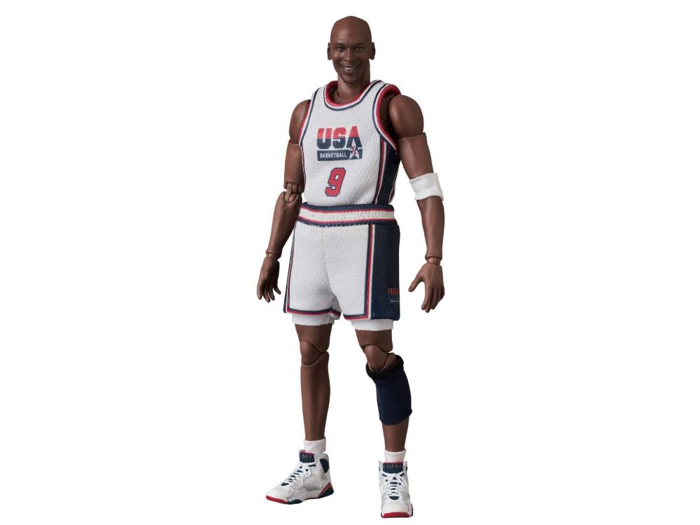 Michael Jordan (1992 Team USA) MAFEX No.132 Action Figure Gallery Image 4