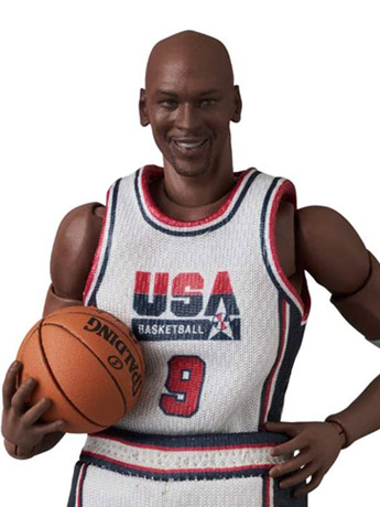 Michael Jordan (1992 Team USA) MAFEX No.132 Action Figure Gallery Image 2