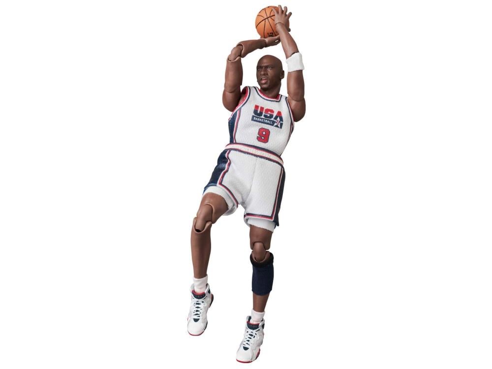Michael Jordan (1992 Team USA) MAFEX No.132 Action Figure Gallery Image 7