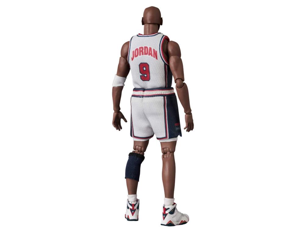 Michael Jordan (1992 Team USA) MAFEX No.132 Action Figure Gallery Image 5