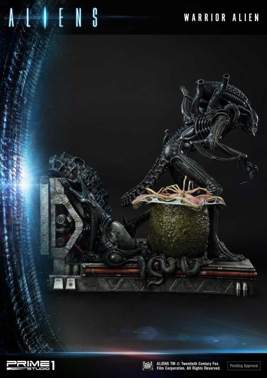Aliens Premium Masterline Warrior Alien Statue Gallery Image 6