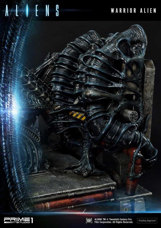 Aliens Premium Masterline Warrior Alien Statue Gallery Image 11