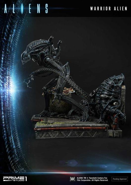 Aliens Premium Masterline Warrior Alien Statue Gallery Image 4