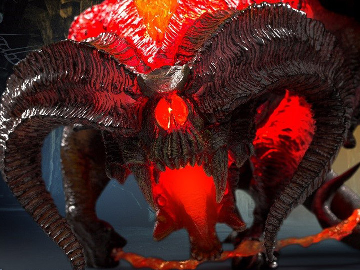 The Lord of the Rings Defo-Real Balrog (Light-Up) Gallery Image 1