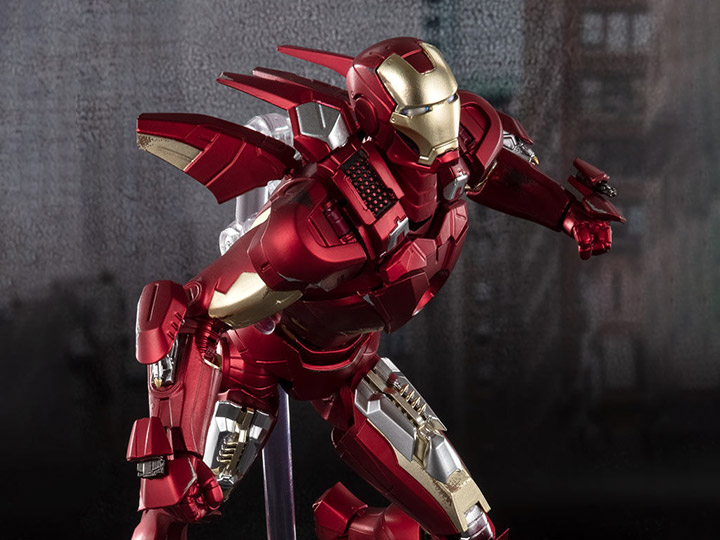 The Avengers S.H.Figuarts Iron Man Mark VII (Avengers Assemble Edition) Exclusive Action Figure Gallery Image 1