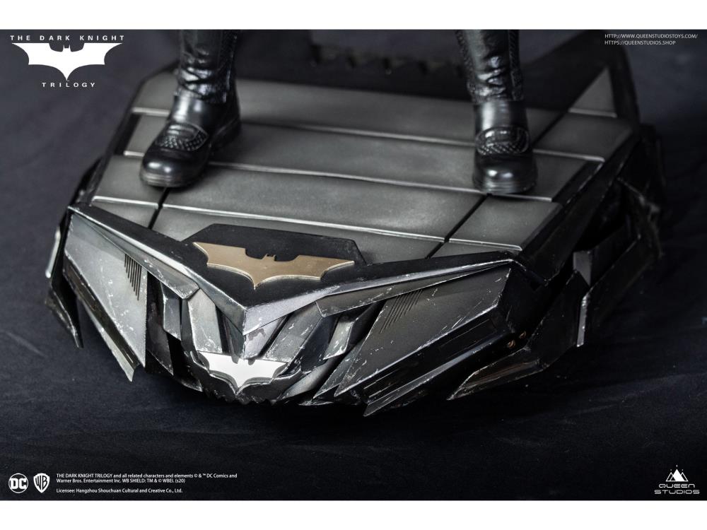 The Dark Knight Batman 1/3 Scale Statue Gallery Image 14