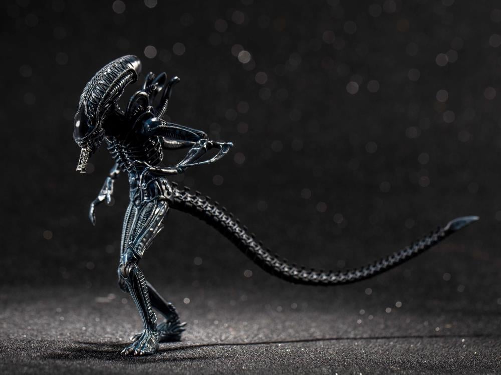 Aliens Blue Alien Warrior 1:18 Scale PX Previews Exclusive Action Figure Gallery Image 6