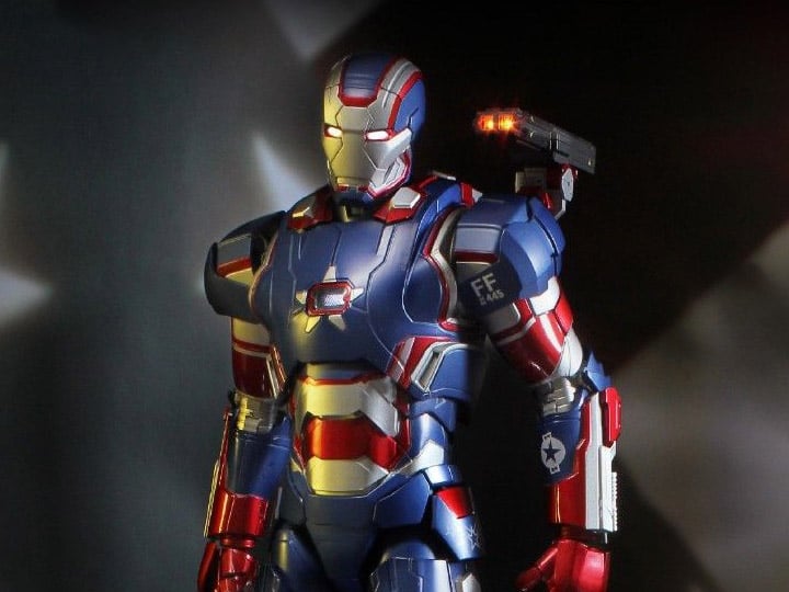 Iron Man 3 Super Alloy Iron Patriot 1/4 Scale Collectible Figure Gallery Image 1
