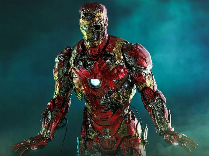 Spider-Man: Far From Home MMS580 Mysterio's Iron Man Illusion 1/6th Scale Collectible Figure Gallery Image 13