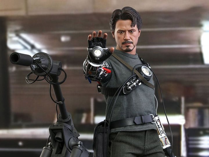 Iron Man MMS582 Tony Stark (Mech Test Ver.) Deluxe 1/6th Scale Collectible Figure Gallery Image 1