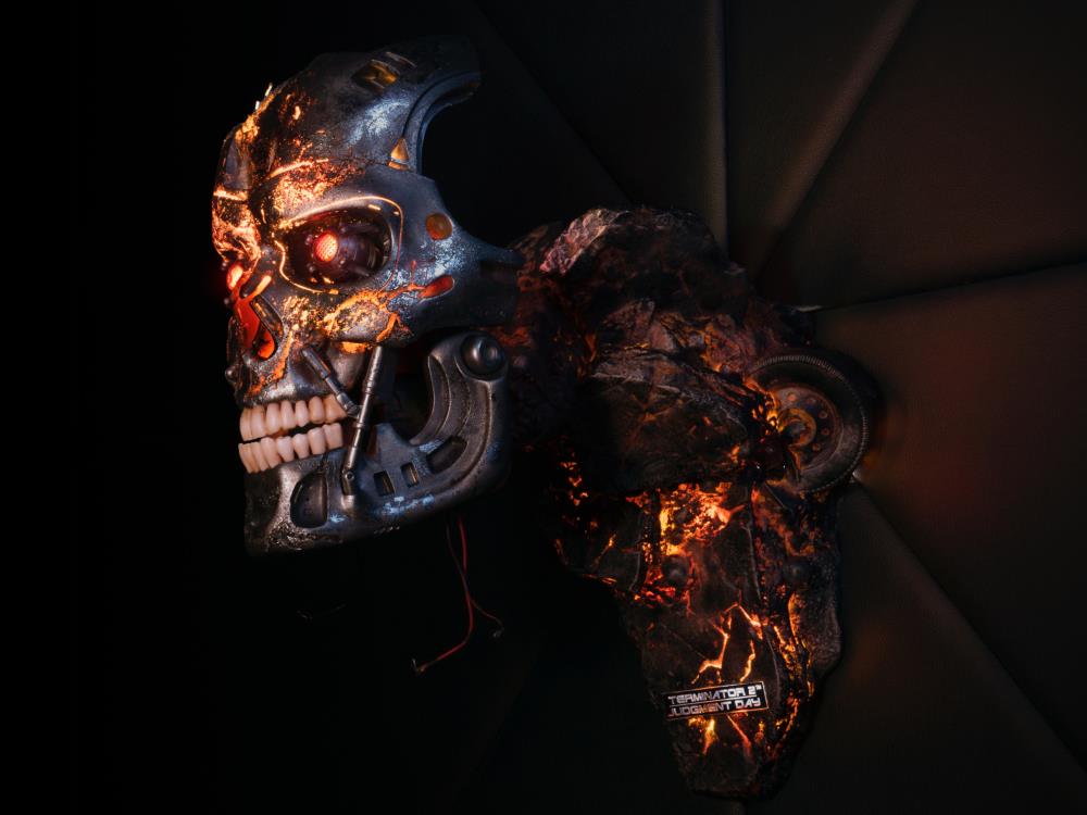 Terminator 2 T-800 Battle Damaged Limited Edition Art Mask Gallery Image 8
