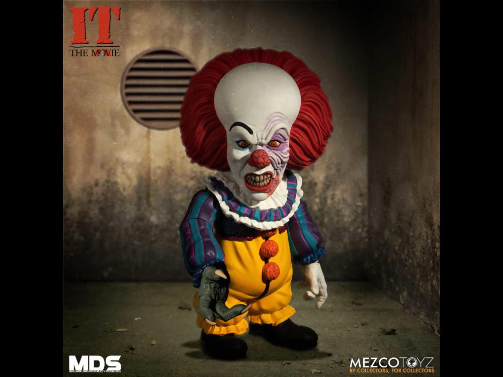 IT (1990) Mezco Designer Series Deluxe Pennywise Gallery Image 7
