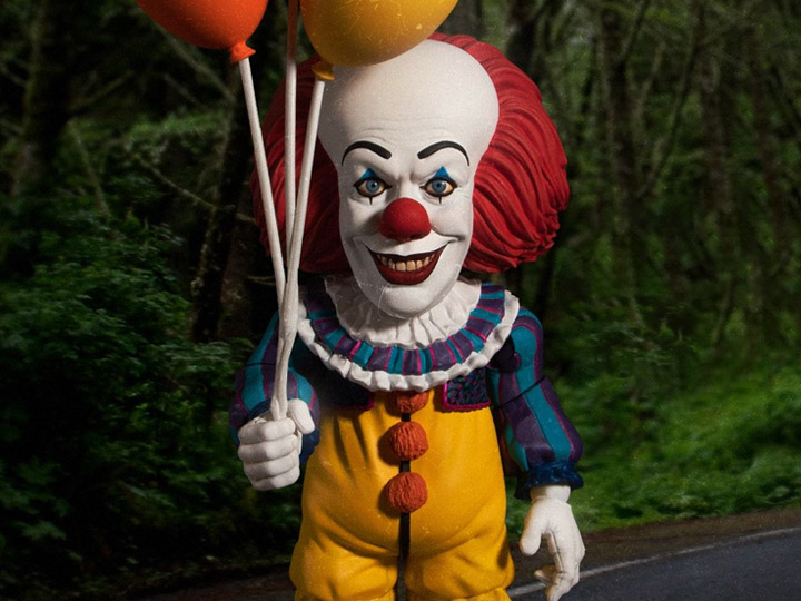 IT (1990) Mezco Designer Series Deluxe Pennywise Gallery Image 1