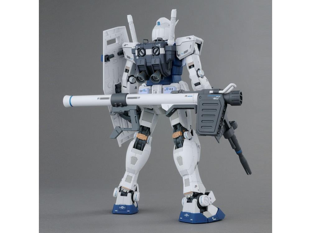 Gundam MG 1/100 RX-78-2 Gundam Ver.3.0 [Gundam Base Color] (The Gundam Base Limited) Exclusive Model Kit Gallery Image 4