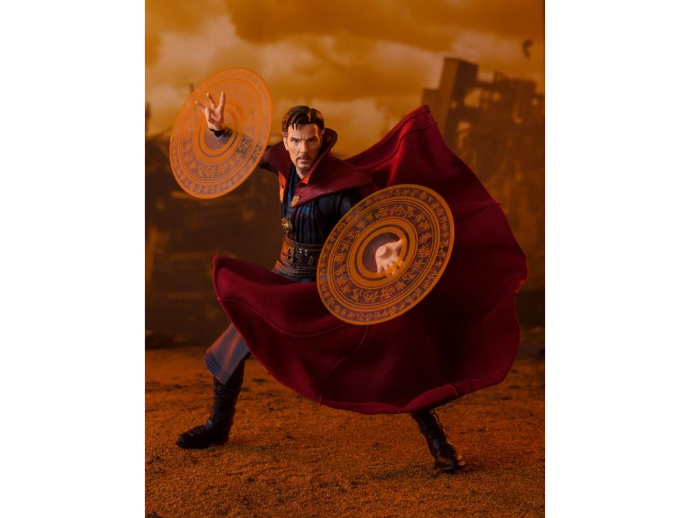 Avengers: Infinity War S.H.Figuarts Doctor Strange (Battle on Titan Edition) Action Figure Gallery Image 8