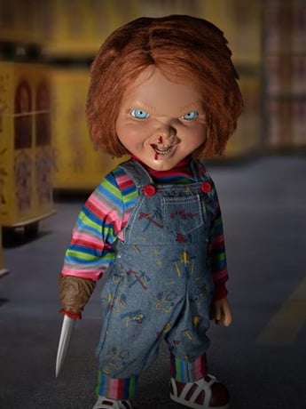 Child's Play 2 Mezco Designer Series Mega Scale Talking Chucky Gallery Image 2