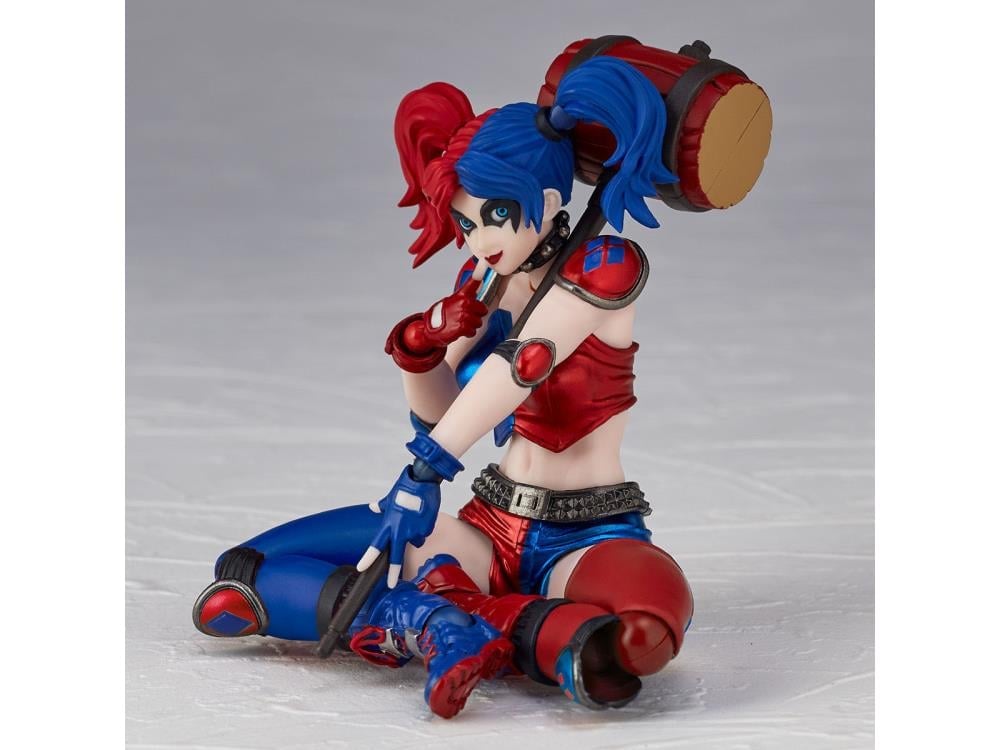 DC Comics Amazing Yamaguchi Revoltech No.015EX-2 Harley Quinn (Red x Blue Twintail Ver.) Exclusive Action Figure Gallery Image 8
