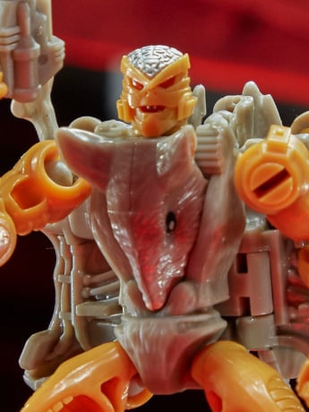 Transformers War for Cybertron: Kingdom Core Rattrap Gallery Image 2
